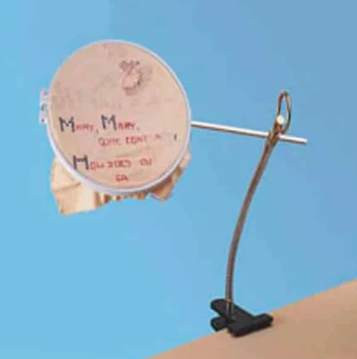 מחזיק עבודות רקמה