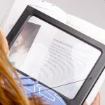 זכוכית מגדלת שולחני עם תאורה — תמונה 3
